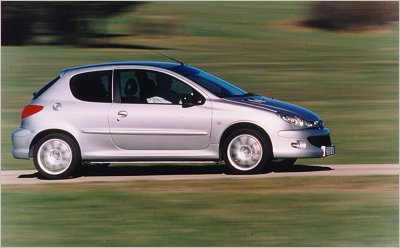 The renewed  Peugeot 206 caught without camouflage