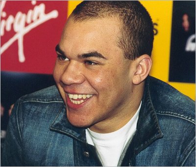 Hear'Say - Danny Foster - Coventry - 29 March 2001 [photo by Avon Studios]
